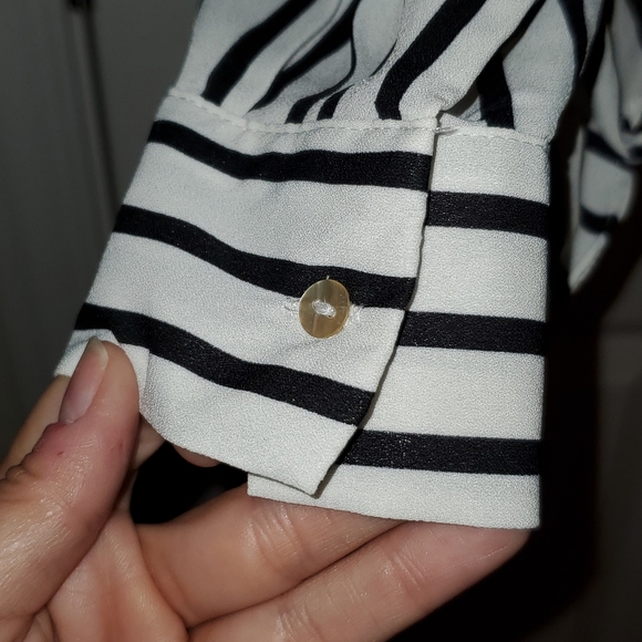 Blouse - Picture 2 of 8